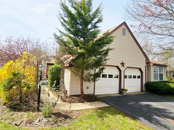 35 John Adams Ct, Monroe Township, NJ 08831
