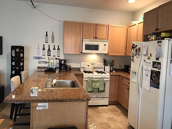 3rd image of 15 Vermont St #B