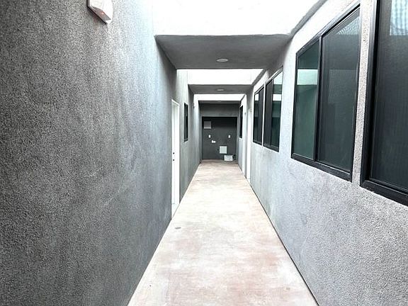 2nd image of 19421 Ventura Blvd #4