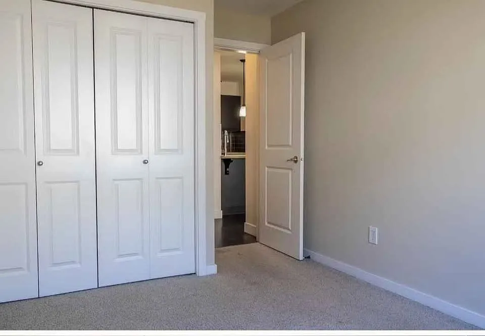 2038 Sandalwood Cres #1XX photo 1