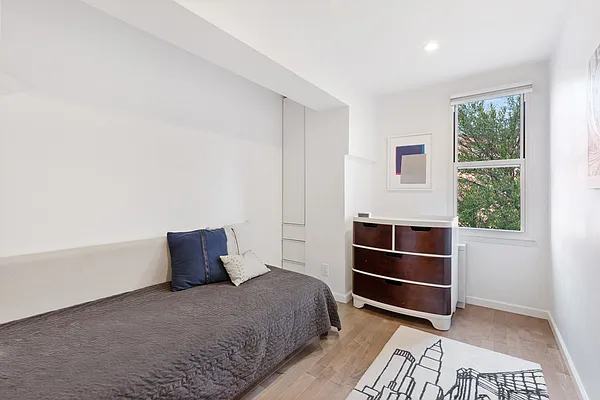 Sold by Compass | media 7