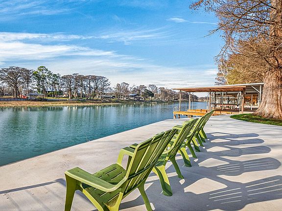 4th image of 232 Lake Ridge