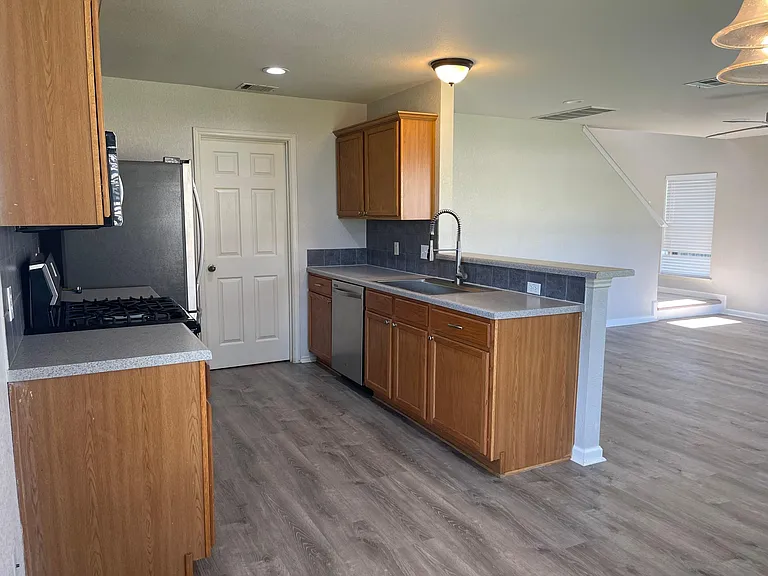 3515 Rock Shelf Ln — Photo 10
