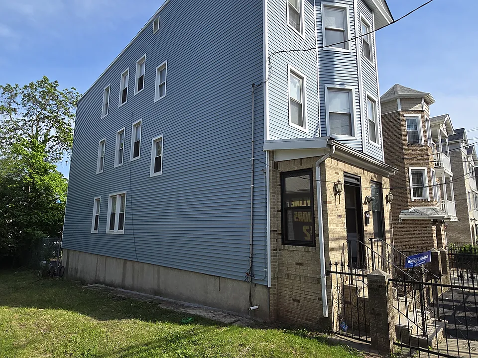 782 Bergen St #1