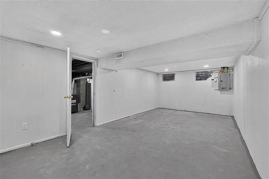 3 bed, 1100 sqft, $1,950 — Photo 4