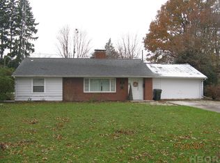 619 Monticello Dr, Fostoria, OH 44830