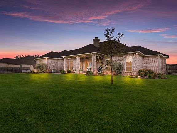 2nd image of 214 Laurel Oaks Ln