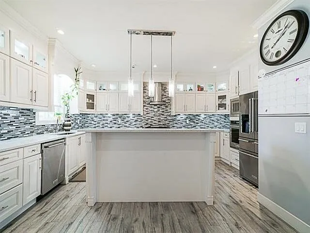 10595 159b St #UPPER — Photo 1