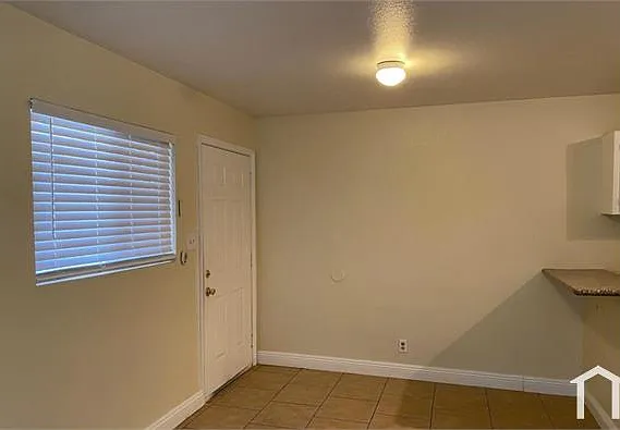 512 North Cir #1 — Photo 7