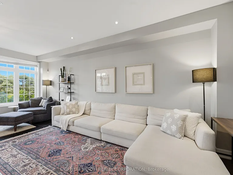 18 Alex Campbell Cres — Photo 16