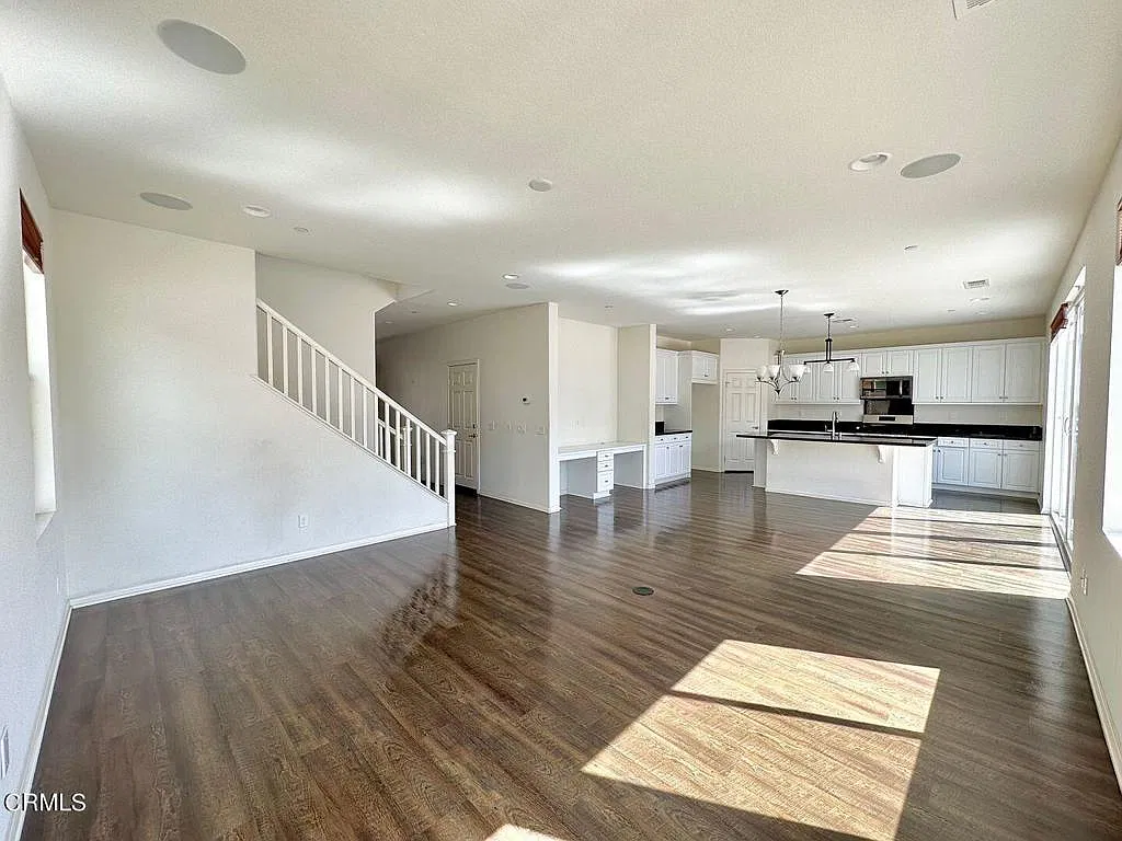 4 bed, 3.0 bath, 2259 sqft, $5,000 — Photo 4