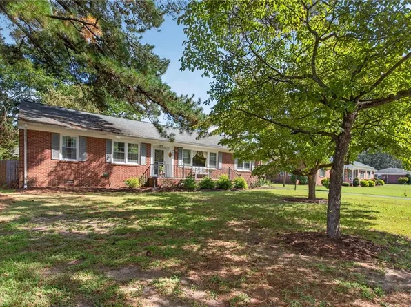 302 Jordan Dr, Smithfield, VA 23430