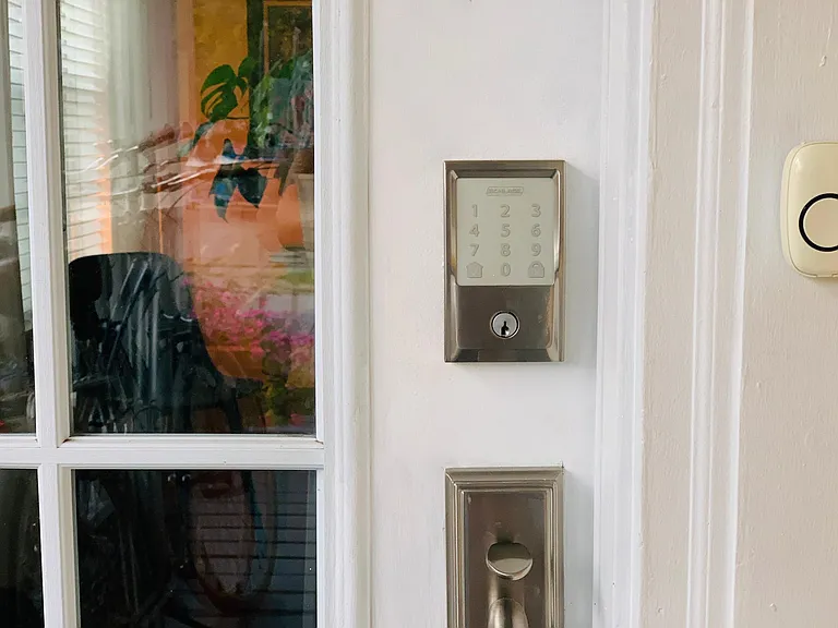 730 W Howe St — Photo 5