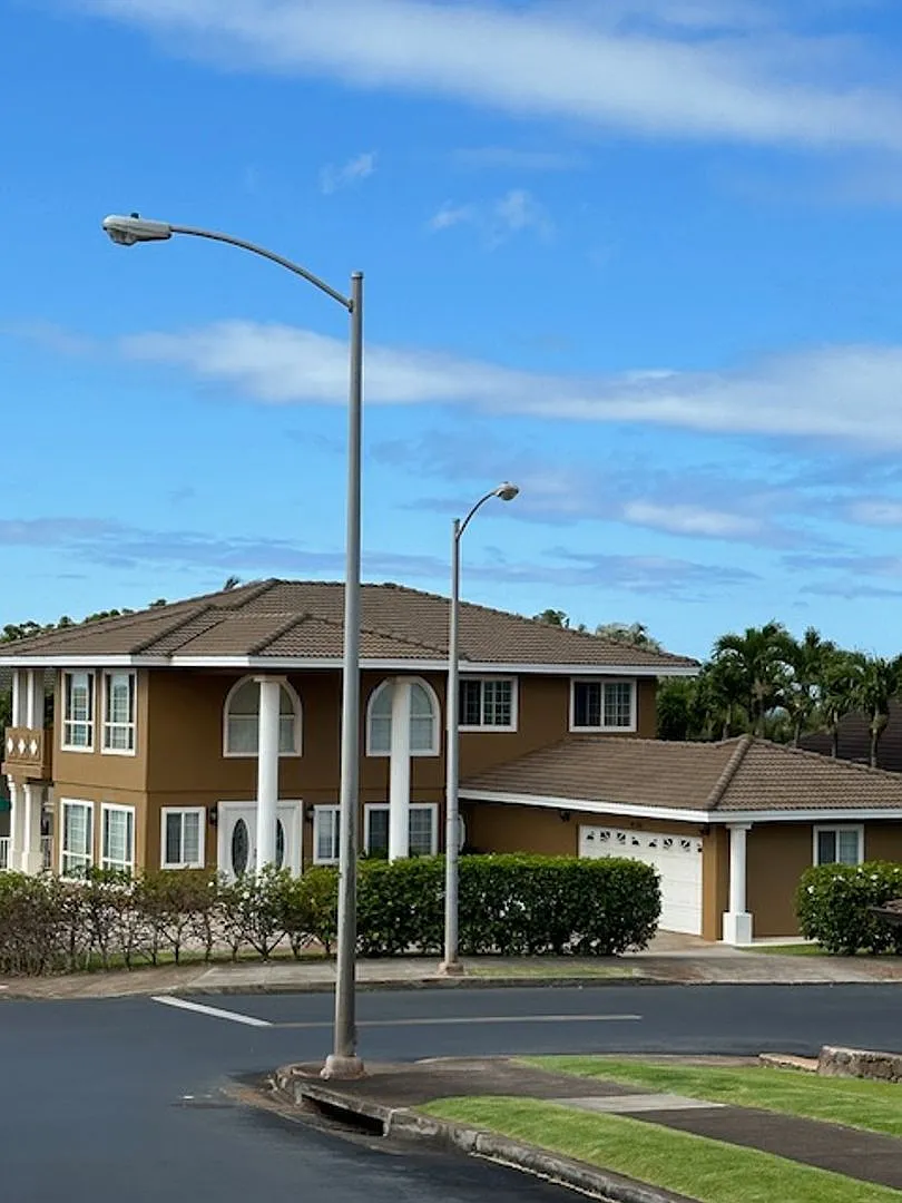 Single Family Executive Style Home in Gated Community — Photo 2