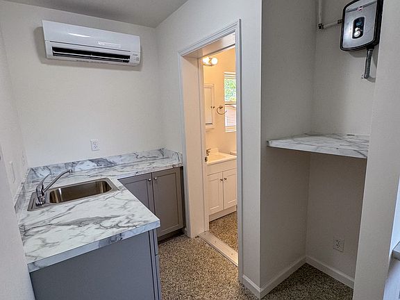 4th image of 1595 Soco Rd APT 3