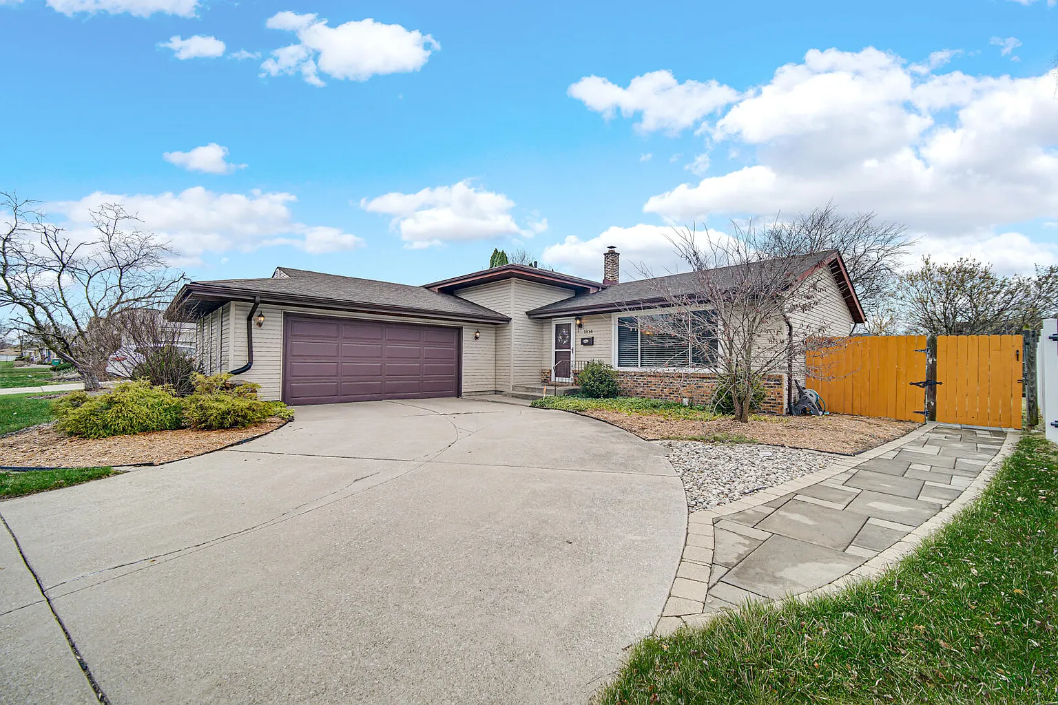 1814 Tulip Ln photo 1
