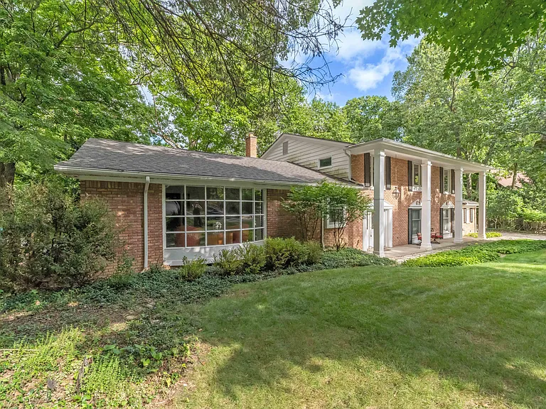 34150 Hunters Row — Photo 2