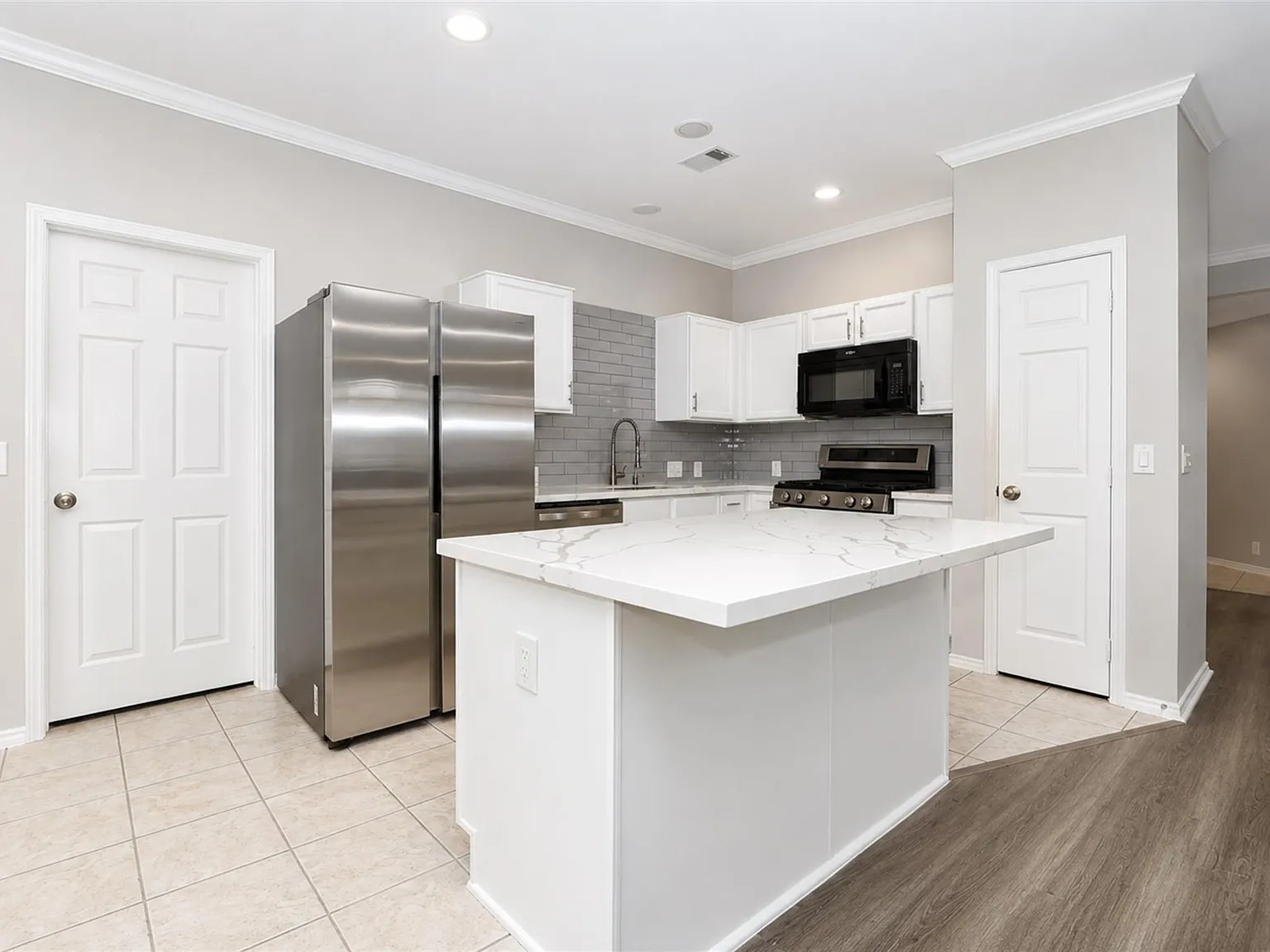 4 bed, 2.0 bath, 1601 sqft, $2,200 — Photo 2