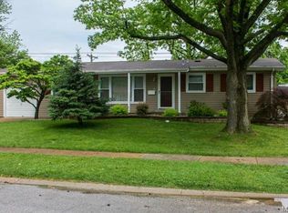 6710 Cherryvale Dr, Hazelwood, MO 63042