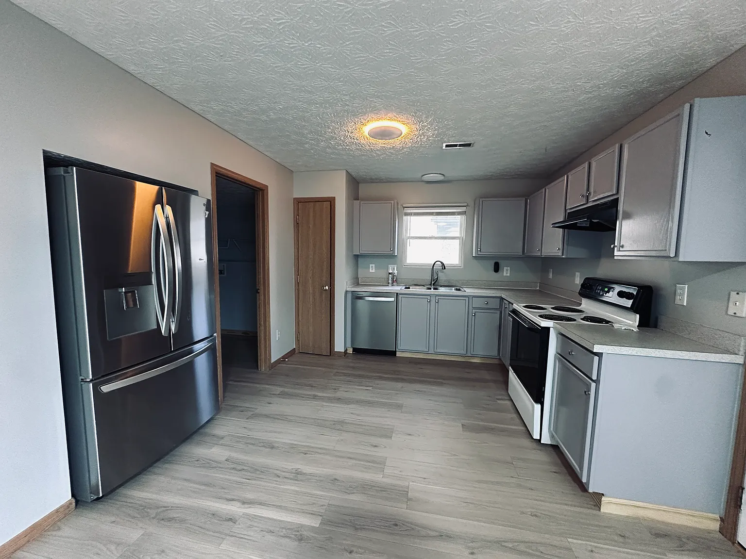 8290 Mira St — Photo 2