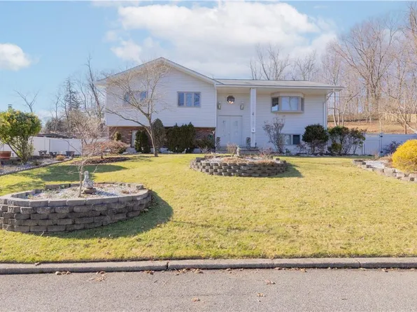 5 Green Hill Court, Nanuet, NY 10954