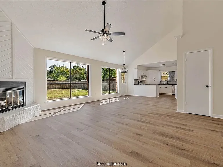 1218 Haley Pl — Photo 3