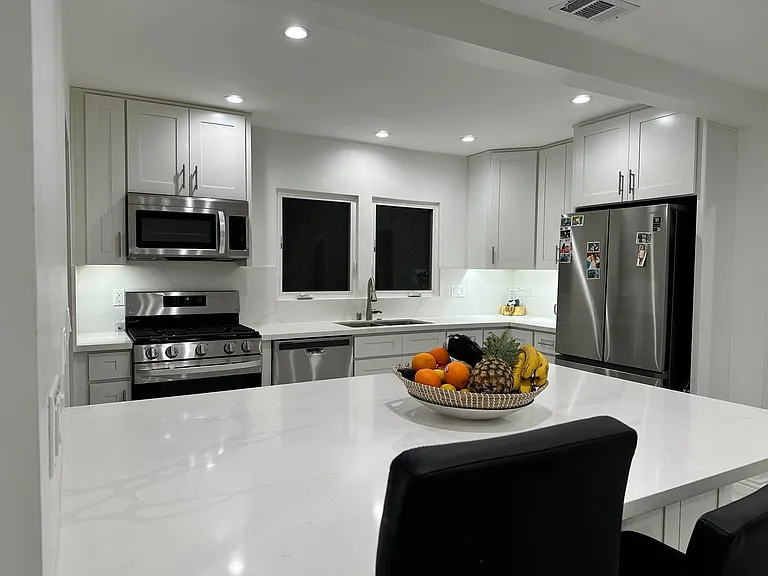 22040 Avenue San Luis — Photo 4