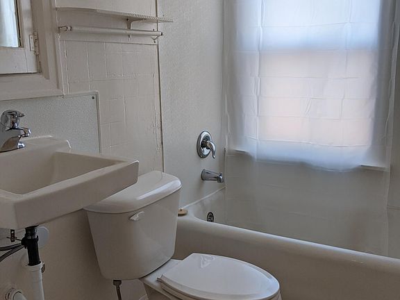 5th image of 525 Walnut St APT 36