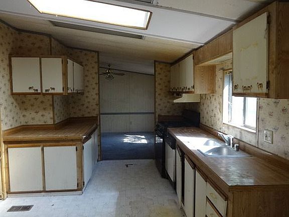 5th image of 556 Patton Dr