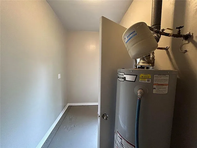 506 Seville Dr — Photo 31