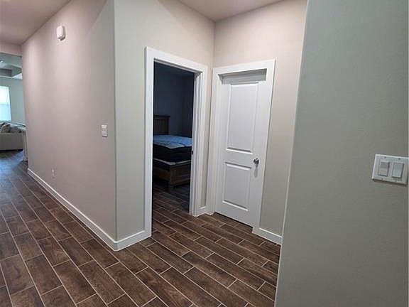 4th image of 613 W Haveland St