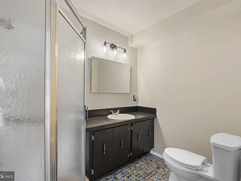 8005 Woodholme Cir — Photo 24