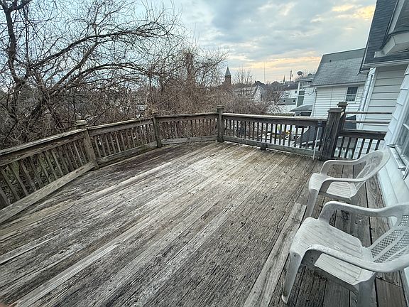 3rd image of 105 Spring St