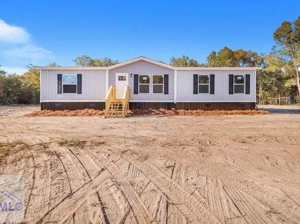 637 Gibson Cir, Hortense, GA 31543