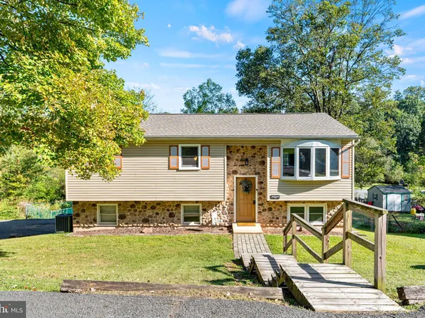 30 Black Walnut Dr, Etters, PA 17319
