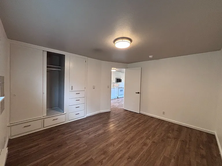 102 Summit Ave N #1 — Photo 17
