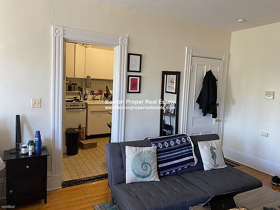 381 Commonwealth #7 Boston - Back Bay Unit Photo 2