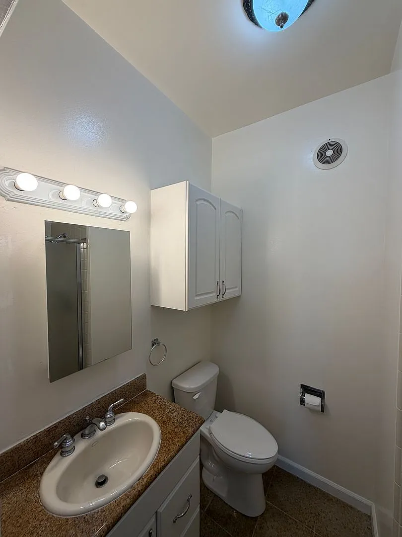 Charming One Bedroom in the Heart of Nob Hill — Photo 2