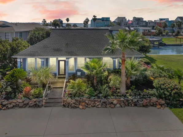 323 Tiki Dr, Tiki Island, TX 77554