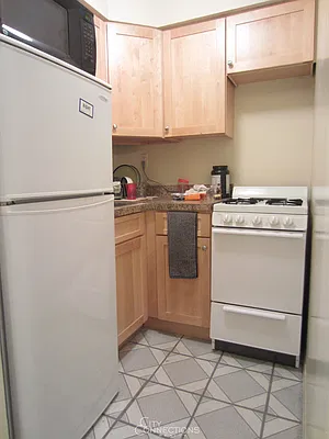 Rented by City Connections Realty | media 15