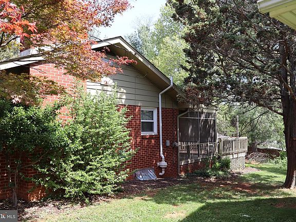 4th image of 328 Jamestown Rd
