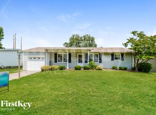 2525 Dove Dr, Florissant, MO 63031