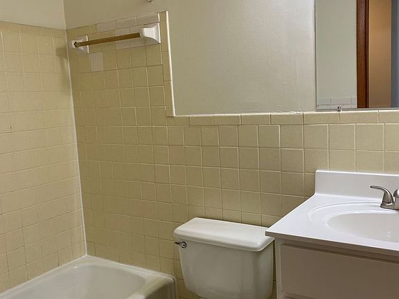 5th image of 2730 Dupont Ave S APT 204