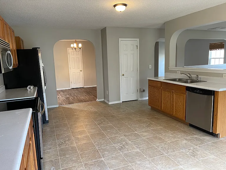 5 Bellmore Ct — Photo 31