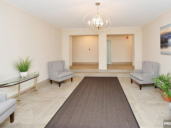 3rd image of 25 Jefferson St APT 3D