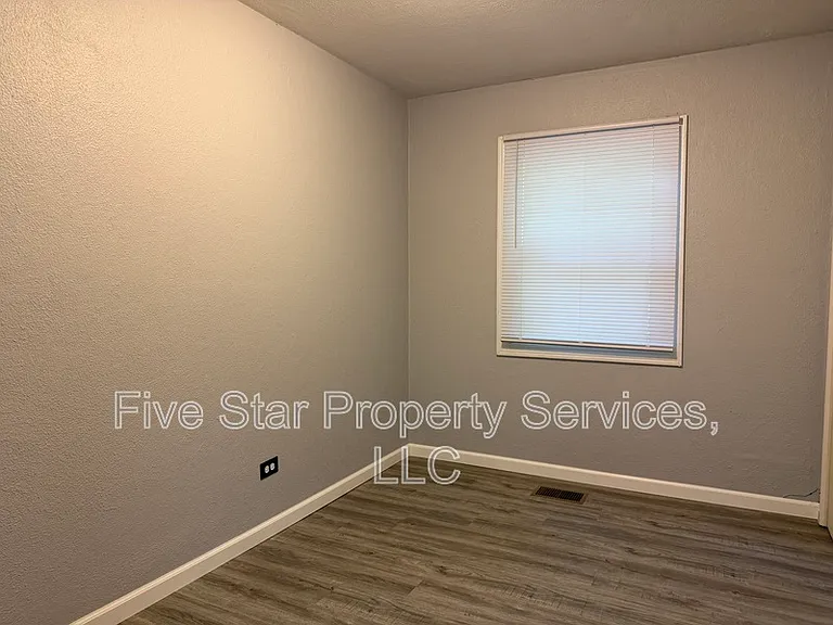12 Douglas Ct — Photo 18