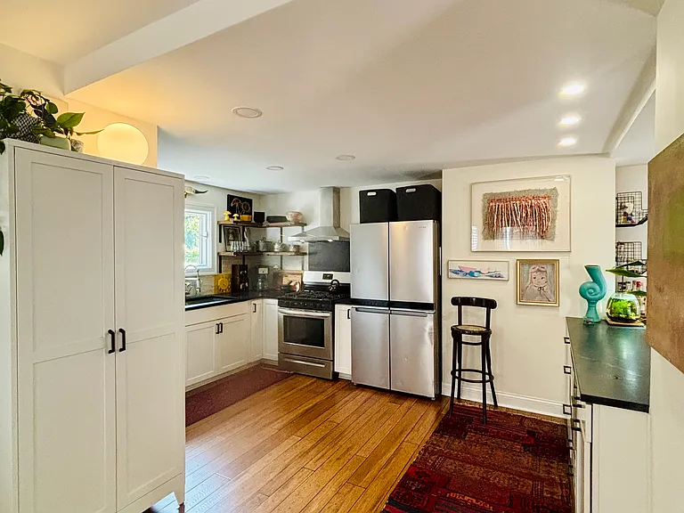 843 College Ave — Photo 5