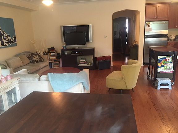 2nd image of 4906 N Washtenaw Ave Unit 1B