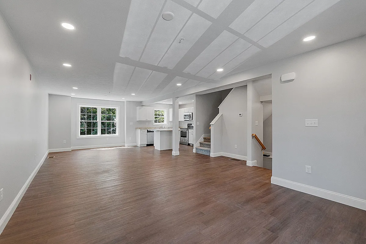 2 bed, 1.5 bath, 1700 sqft, $2,000 — Photo 2