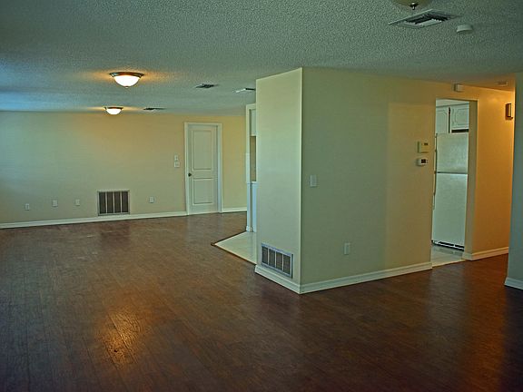 4th image of 3716 Elmwood Dr